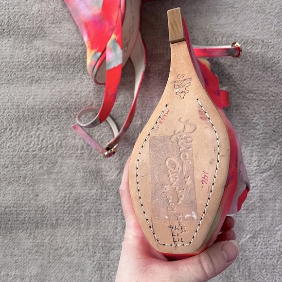 Alice + Olivia by Stacey Bendet Ilisa Watercolor-Print Wedge Sandal Size 40 - Picture 3 of 7